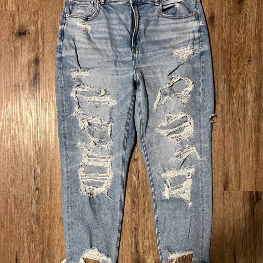 Women’s American Eagle mom jeans size 14 short